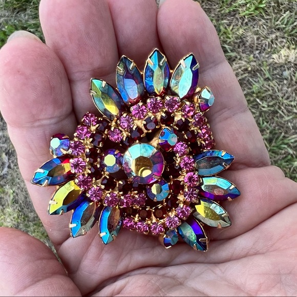 Pinks Red Ruby Aurora Borealis Rhinestone Brooch - Picture 6 of 9